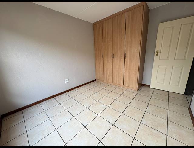 2 BEDROOM FLAT FOR SALE IN VAALPARK